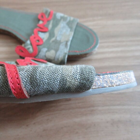 ED ELLEN DEGENERES Sharlin Camo Love Slide Open Toe Slip On Sandals - Size US 6 - Picture 9 of 11